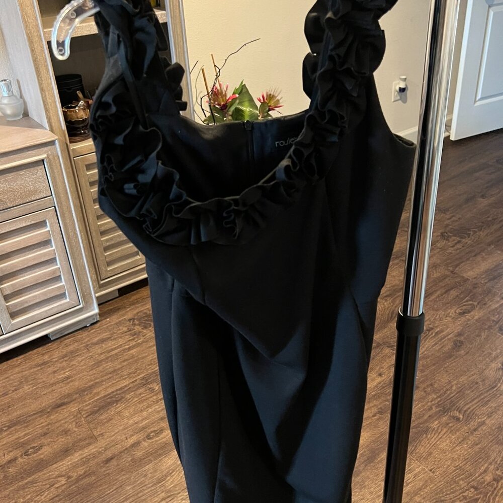 BLACK DRESS SIZE 8 - Picture 2 of 5